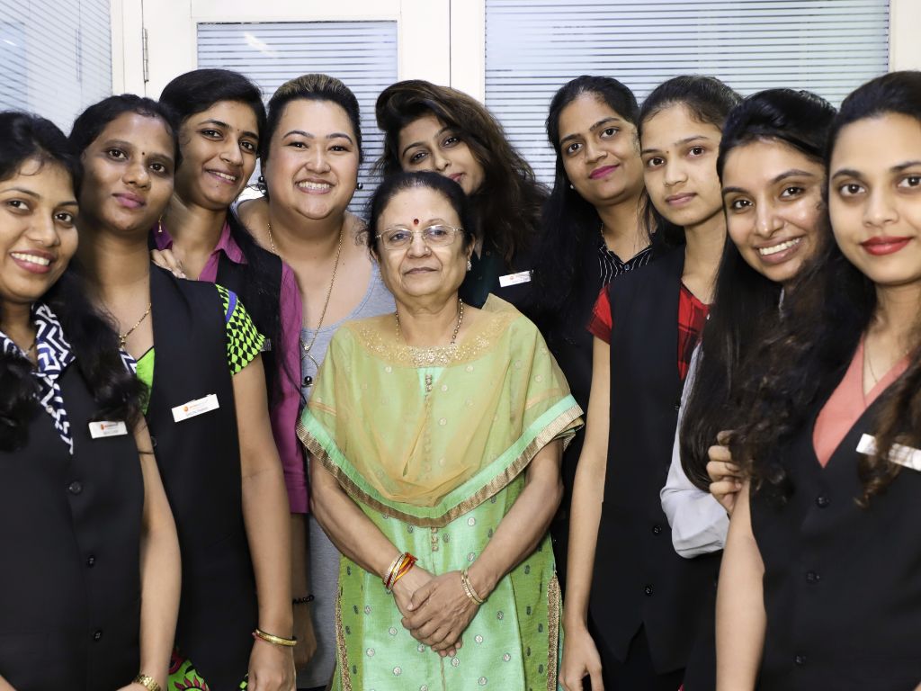 dr.-sudha-choksi-with-dvn-team